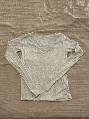 Brandy Melville Light Gray V-Neck Long Sleeve Top